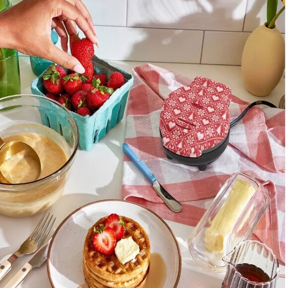 Bella Mini Snowflake Waffle Maker - Picture 3 of 7